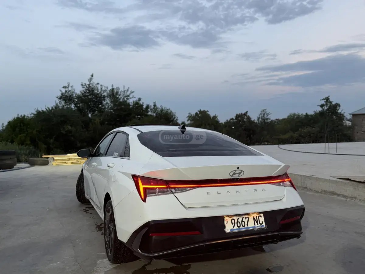 نمای دیگر هیوندای SEL 4dr سدان CVT 2023