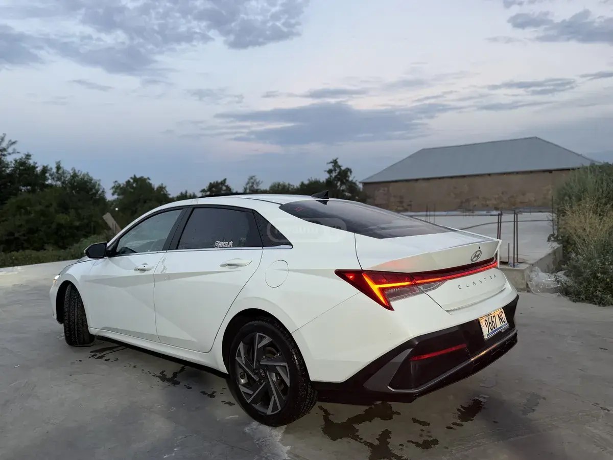 نمای دیگر هیوندای SEL 4dr سدان CVT 2023