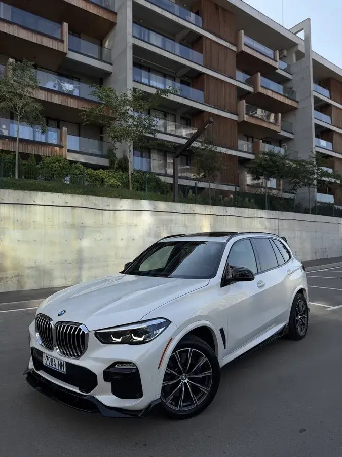 بی ام و xDrive40i 4 در چهار چرخ محرک 2019