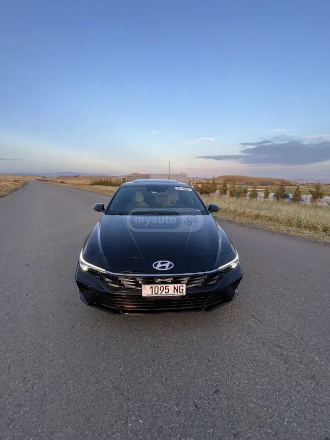 نمای دیگر هیوندای لیمیتد فول 2024