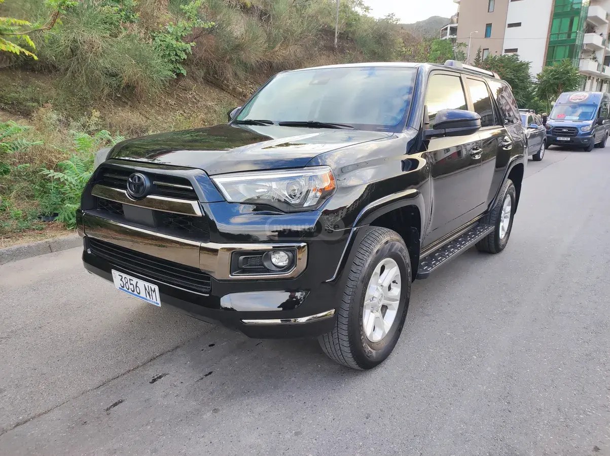 نمای دیگر تویوتا SR5 4 در 4x4 اتوماتیک 2024