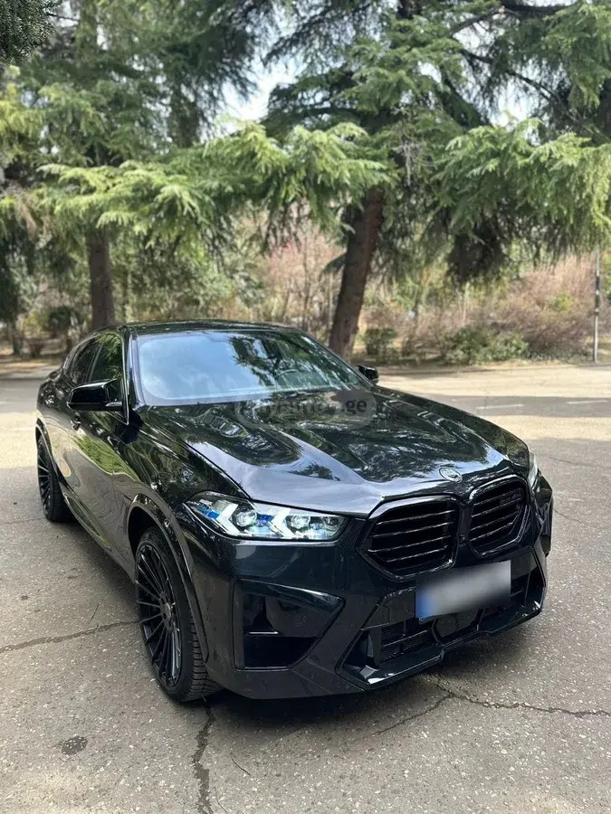 نمای دیگر بی ام و xDrive40i 4 در چهار چرخ محرک 2021