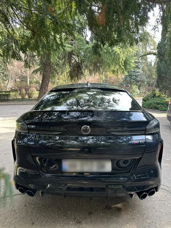 نمای دیگر بی ام و xDrive40i 4 در چهار چرخ محرک 2021