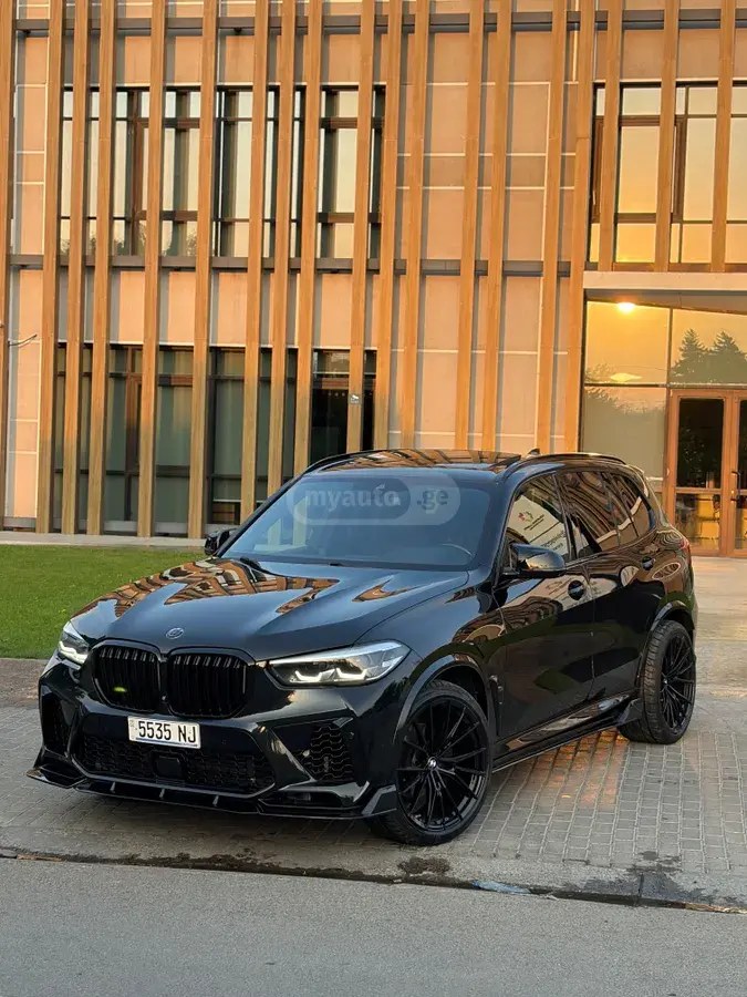 نمای دیگر بی ام و xDrive40i 4 در چهار چرخ محرک 2019