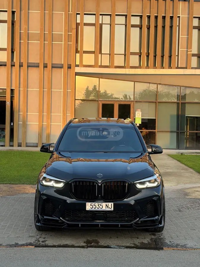 نمای دیگر بی ام و xDrive40i 4 در چهار چرخ محرک 2019