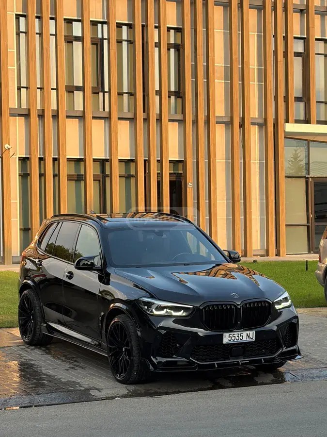 نمای دیگر بی ام و xDrive40i 4 در چهار چرخ محرک 2019