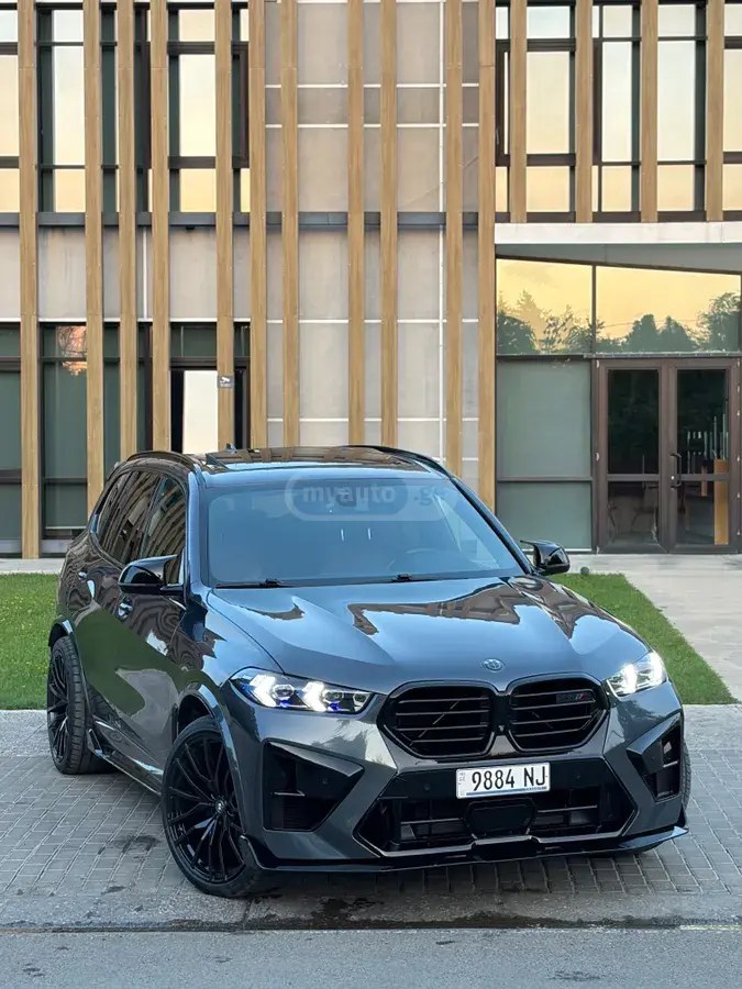 نمای دیگر بی ام و xDrive40i 4 در چهار چرخ محرک 2020