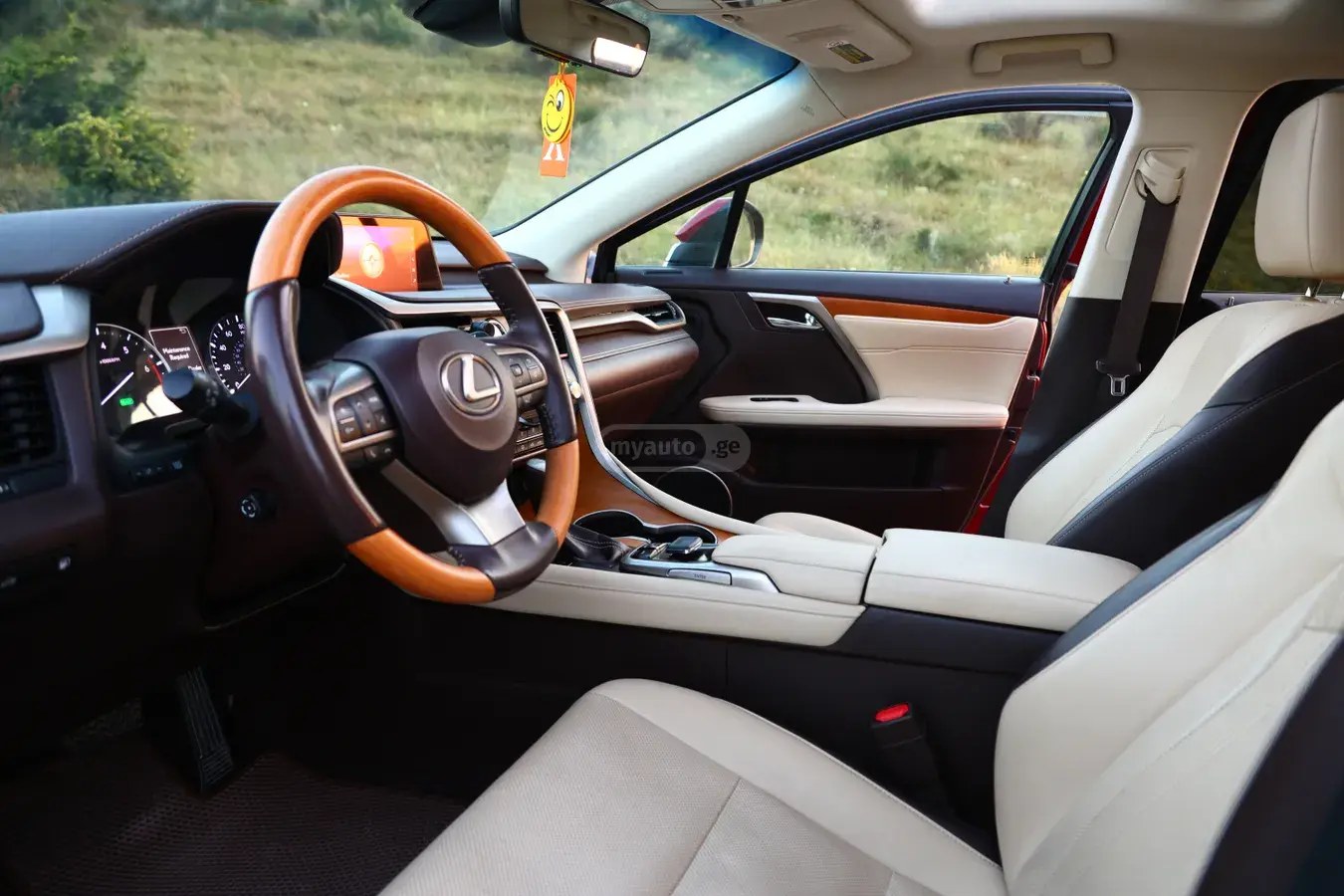 نمای دیگر لکسوس لاکچری 4 در چهار چرخ محرک CVT 2019