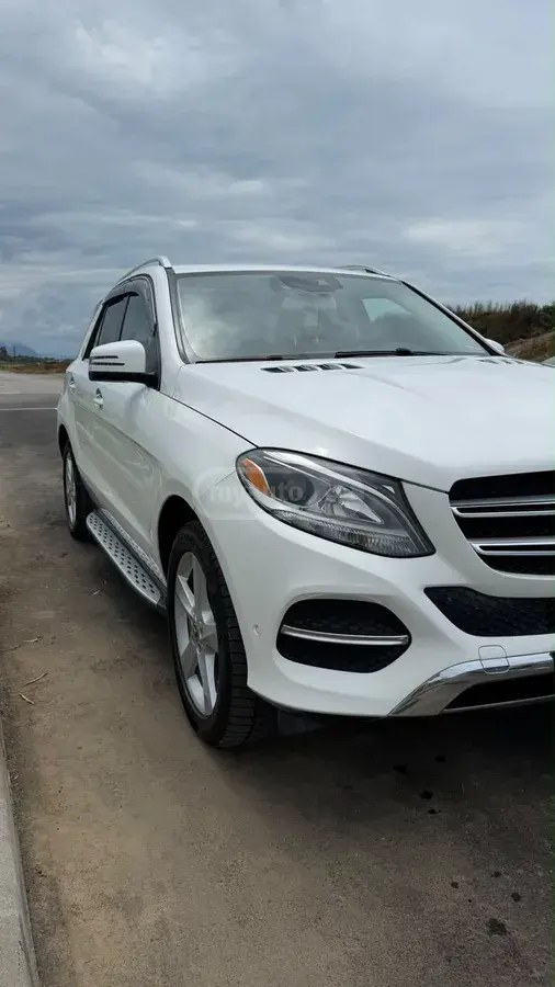 نمای دیگر مرسدس بنز پایه GLE 350 4 در تمام چرخ محرک 2018
