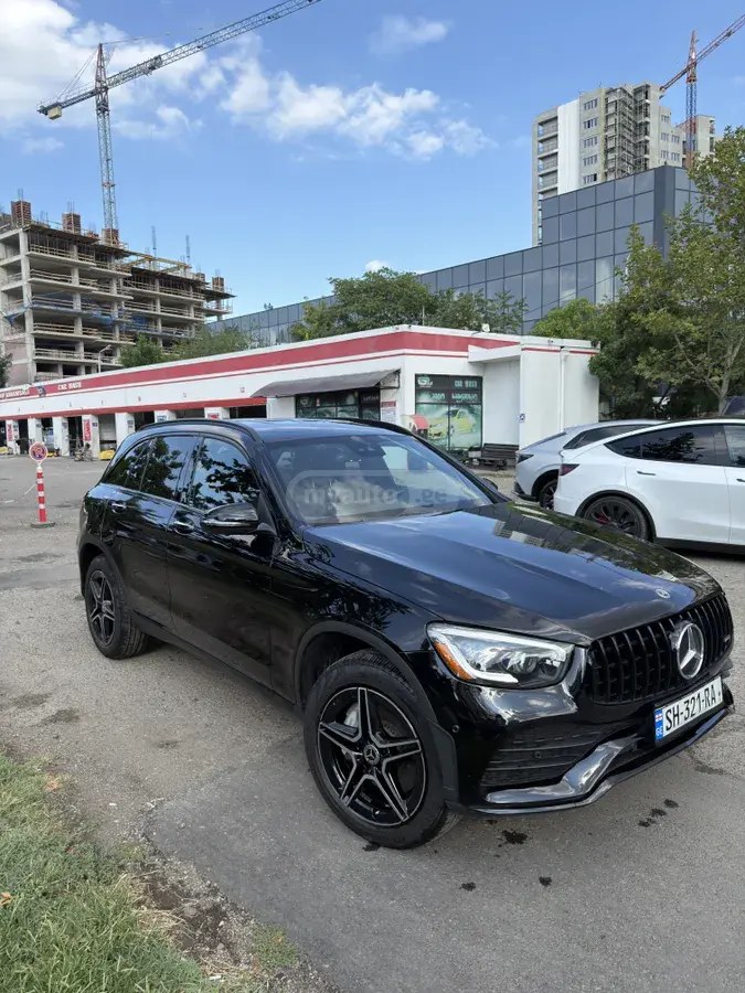 نمای دیگر مرسدس بنز پایه GLC 300 ۴ در چهار چرخ محرک 2022