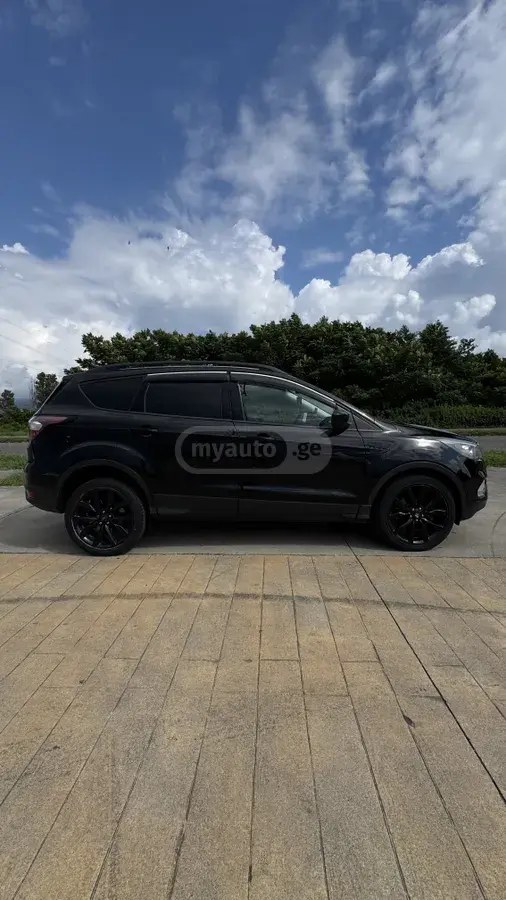 نمای دیگر فورد SE 4 در 4x4 اتوماتیک 2017