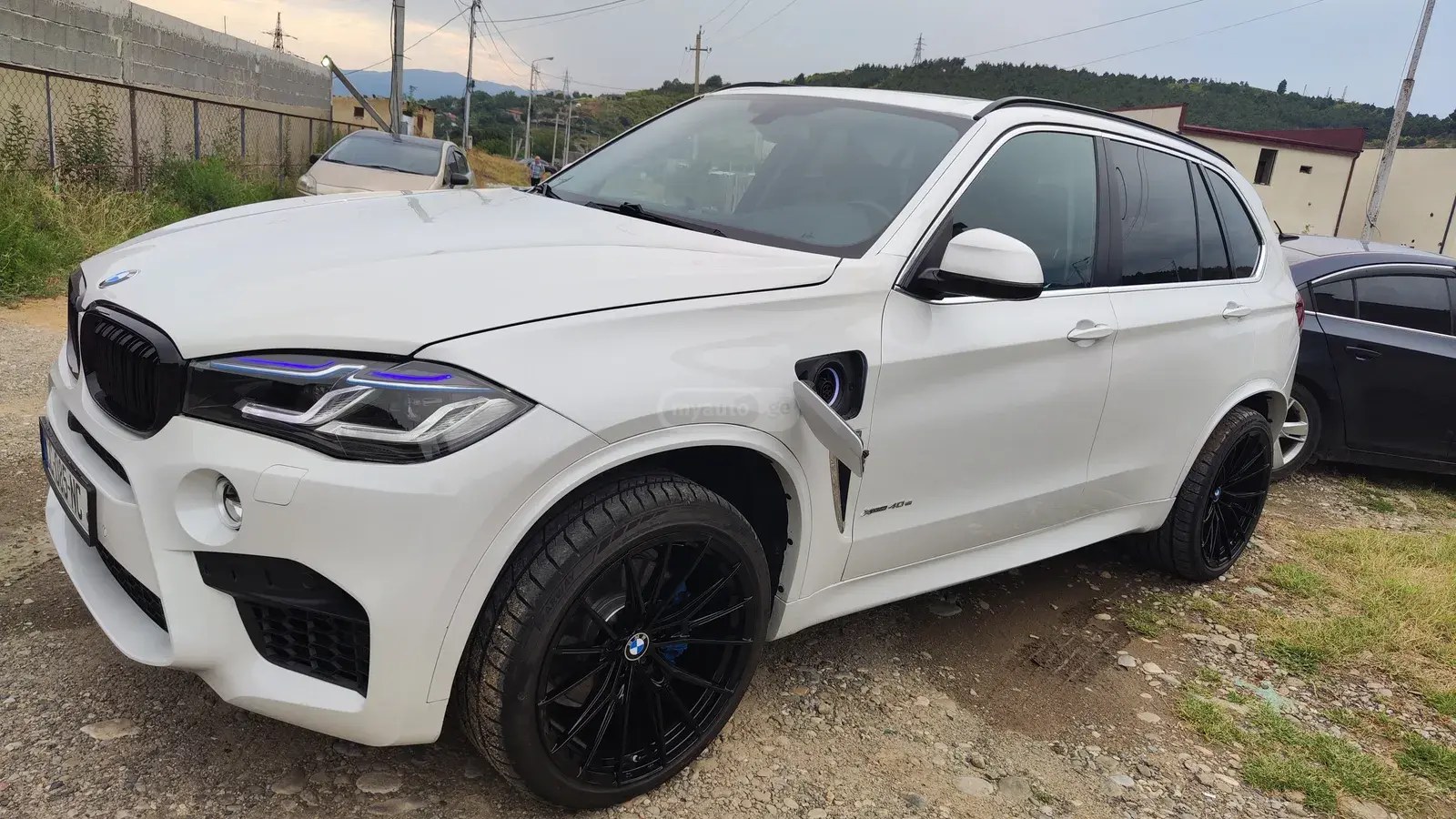 نمای دیگر بی ام و xDrive40e 4dr تمام چرخ محرک 2016