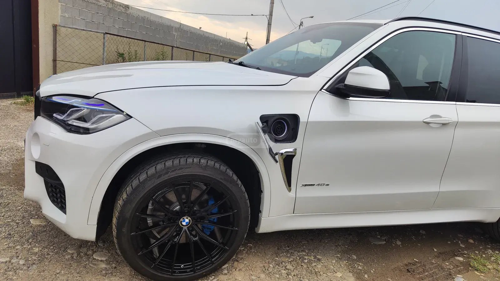 نمای دیگر بی ام و xDrive40e 4dr تمام چرخ محرک 2016