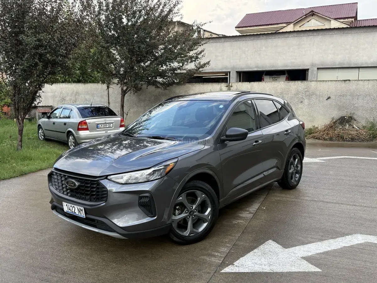 نمای دیگر فورد اکتیو 4dr دیفرانسیل جلو C 2023