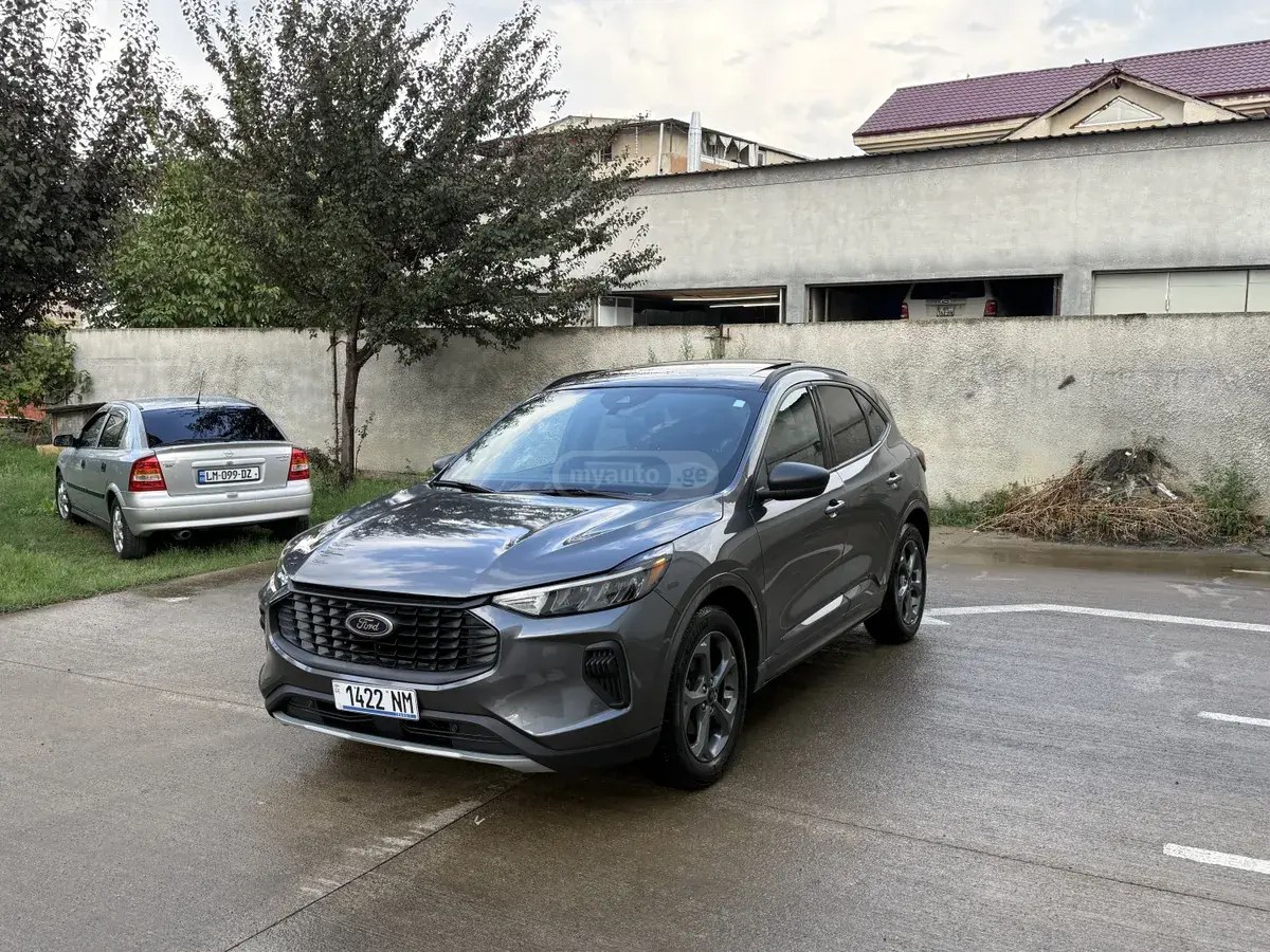 نمای دیگر فورد اکتیو 4dr دیفرانسیل جلو C 2023