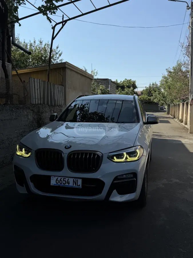 نمای دیگر بی ام و M40i 4dr تمام چرخ محرک اسپرت 2018