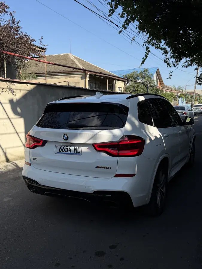 نمای دیگر بی ام و M40i 4dr تمام چرخ محرک اسپرت 2018