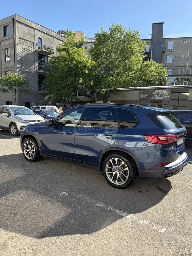 نمای دیگر بی ام و xDrive40i 4 در چهار چرخ محرک 2019