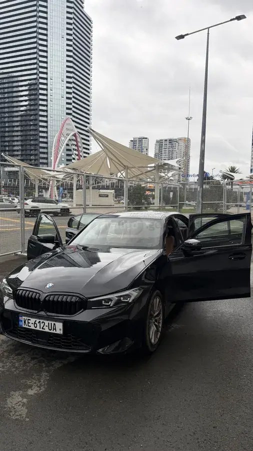 بی ام و 330i 2023