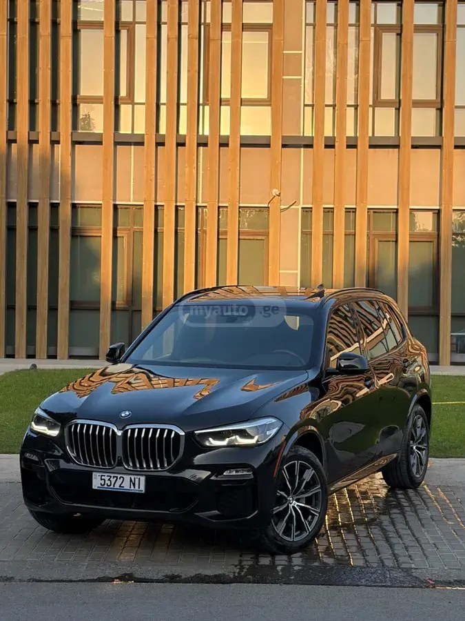 بی ام و xDrive40i 4 در چهار چرخ محرک 2021