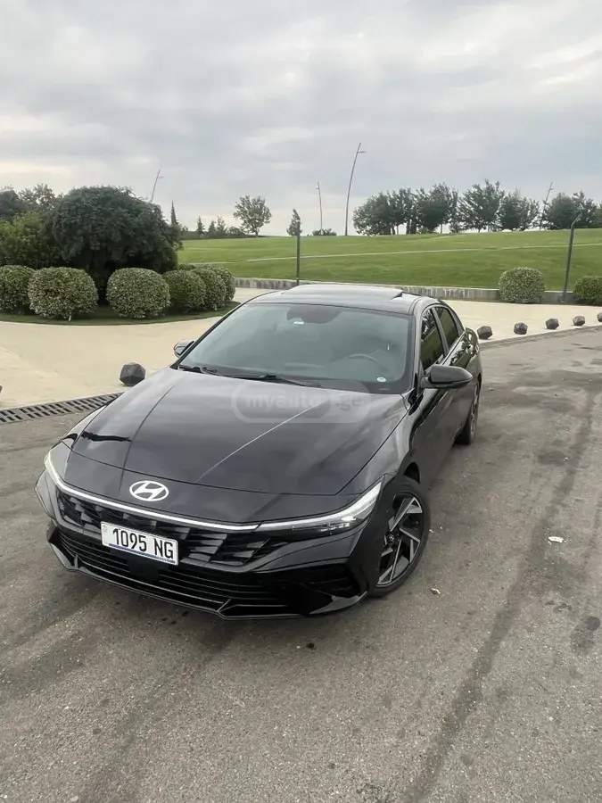 نمای دیگر هیوندای هیبرید لیمیتد فول 2024