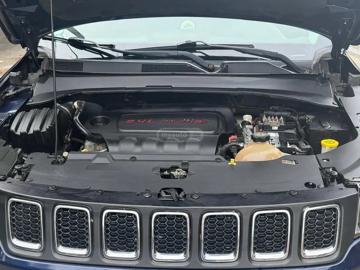 نمای دیگر جیپ لاتیتود 4dr 4x4 دستی 2018