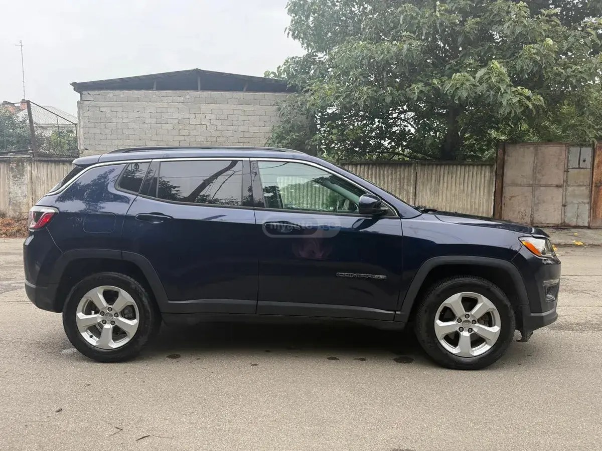 نمای دیگر جیپ لاتیتود 4dr 4x4 دستی 2018