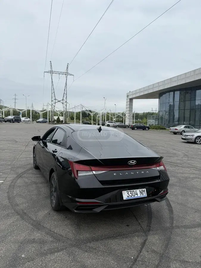 نمای دیگر هیوندای لیمیتد 4dr سدان 2022