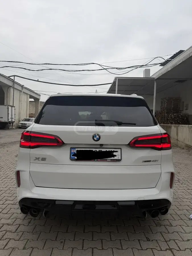 نمای دیگر بی ام و xDrive40i 4 در چهار چرخ محرک 2019
