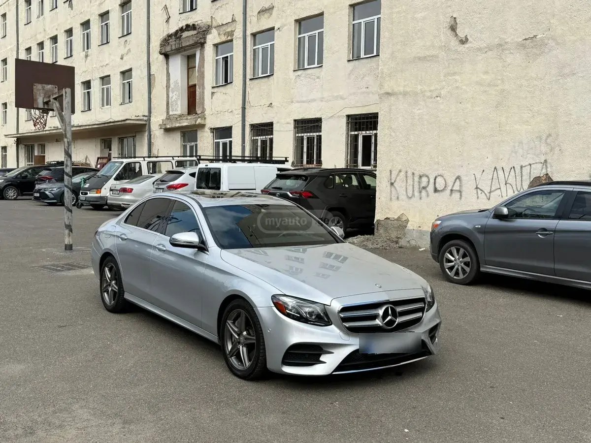 نمای دیگر مرسدس بنز 4Matic 2017