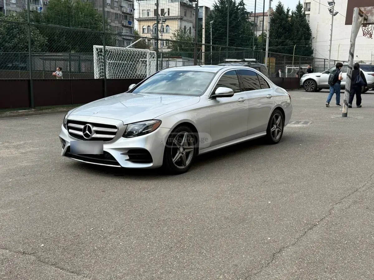 نمای دیگر مرسدس بنز 4Matic 2017