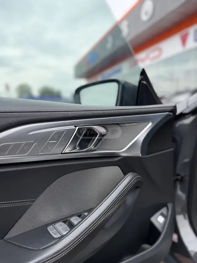 نمای دیگر بی ام و i xDrive 4 در تمام چرخ محرک S 2020