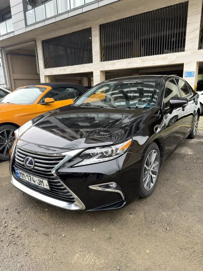 نمای دیگر لکسوس 2016