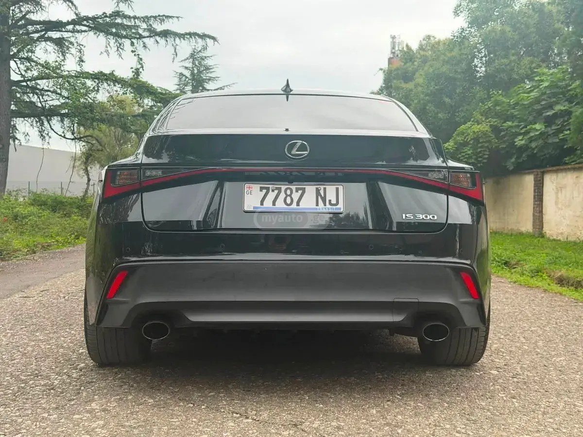 نمای دیگر لکسوس FS 2022