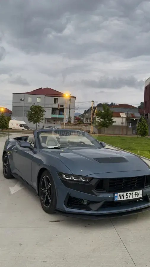 نمای دیگر فورد EcoBoost پریمیوم 2 در فستبک 2024