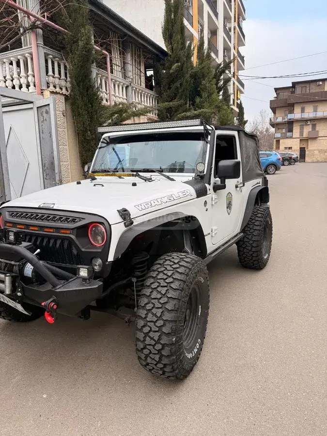 جیپ اسپرت 2 در 4x4 دستی 2016