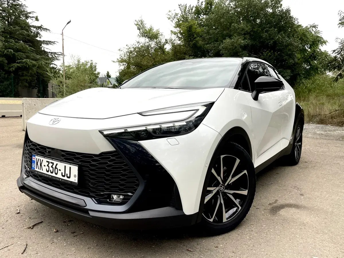 نمای دیگر تویوتا فول آپشن 4x4 2024