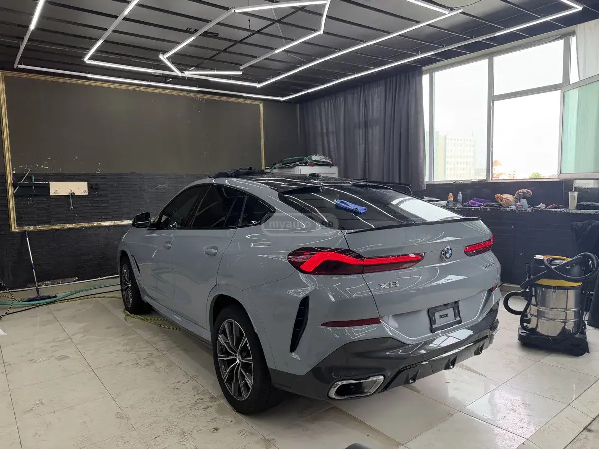 نمای دیگر بی ام و xDrive40i، ام اسپرت، B58 2025