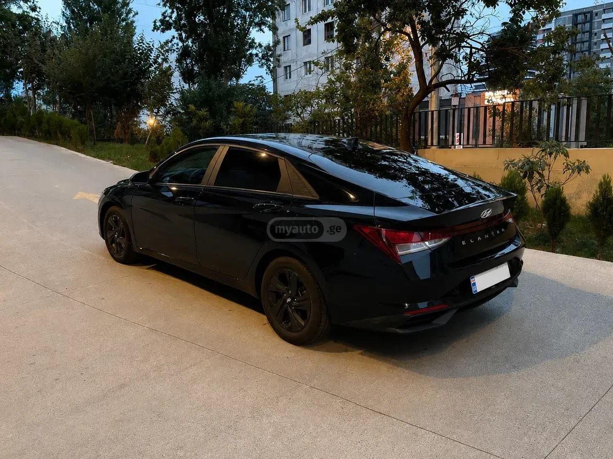 نمای دیگر هیوندای SEL 4 در سدان CVT 2021