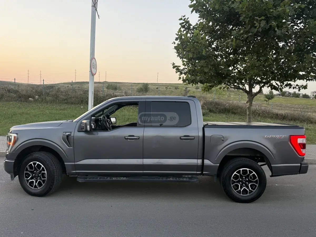 نمای دیگر فورد لاریات 4x4 سوپرکرو کاب 6.5 f 2022