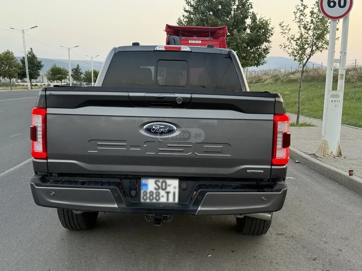 نمای دیگر فورد لاریات 4x4 سوپرکرو کاب 6.5 f 2022
