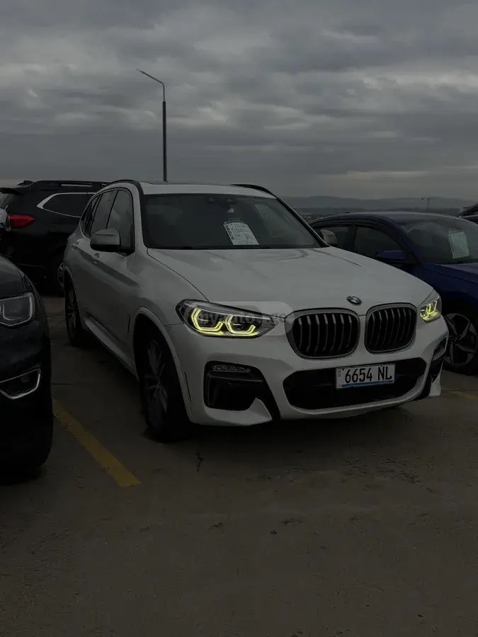 نمای دیگر بی ام و M40i 4dr تمام چرخ محرک اسپرت 2018