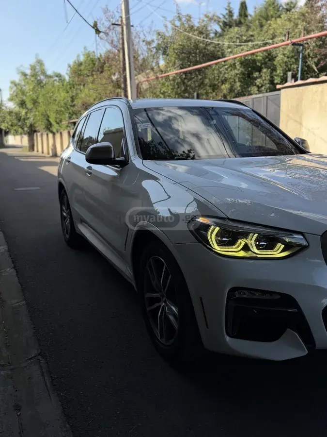نمای دیگر بی ام و M40i 4dr تمام چرخ محرک اسپرت 2018