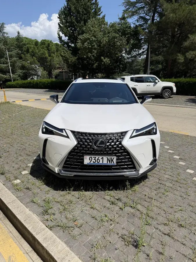 لکسوس 2025