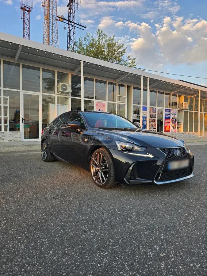 نمای دیگر لکسوس F Sport 2018