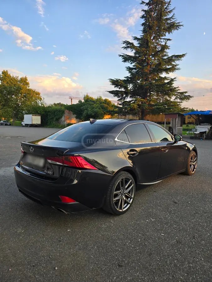 نمای دیگر لکسوس F Sport 2018