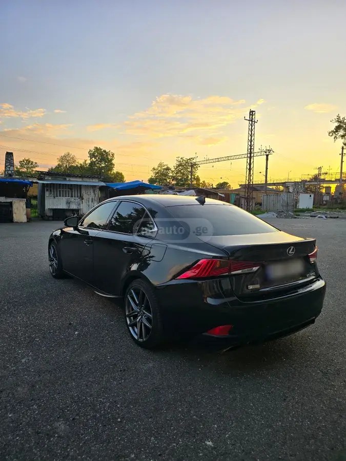نمای دیگر لکسوس F Sport 2018