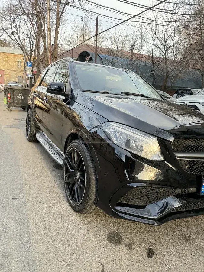 نمای دیگر مرسدس بنز پایه GLE 350 4 در تمام چرخ محرک 2018