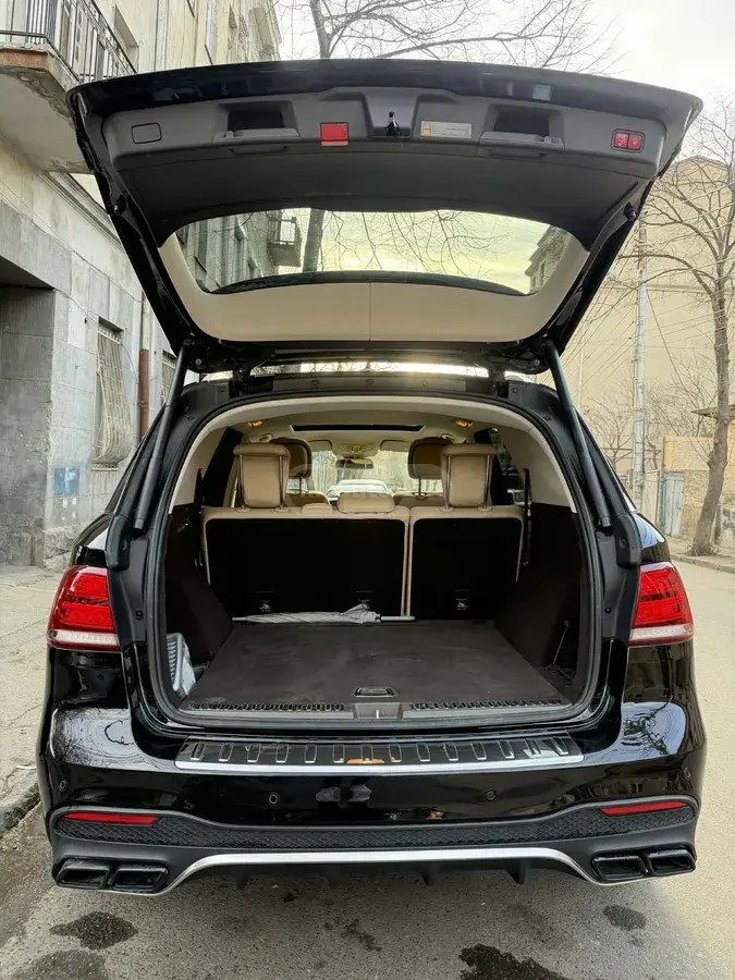 نمای دیگر مرسدس بنز پایه GLE 350 4 در تمام چرخ محرک 2018