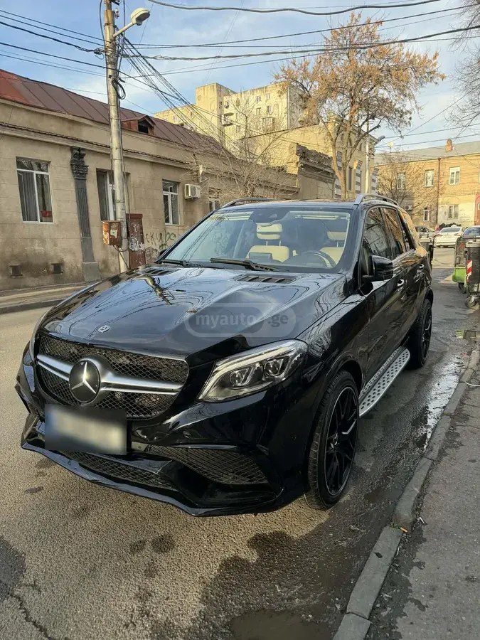 نمای دیگر مرسدس بنز پایه GLE 350 4 در تمام چرخ محرک 2018